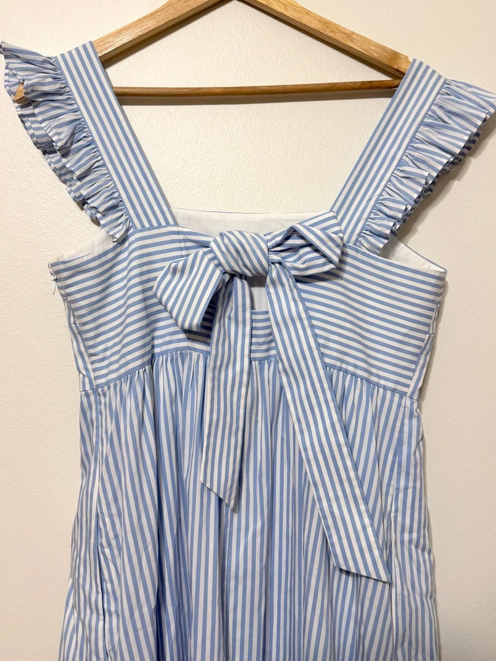 Gal Meets Glam Striped Jasmine Ruffle Dress Size 4 Blue White Maxi Beach Summer - Picture 9 of 11